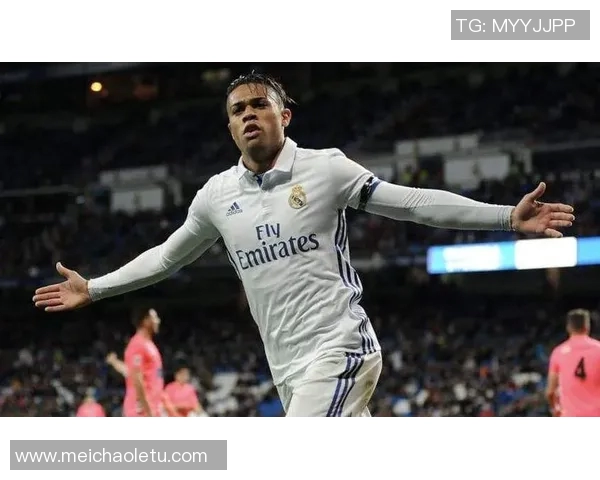 皇马主帅宣布休战一周内两名球员确诊新冠,球队应对新冠挑战 皇马主帅宣布休战一周内两名球员确诊新冠,球队应对新冠挑战